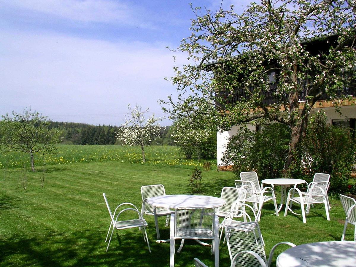 Cafe Best Gaestezimmer Bullau Exterior photo